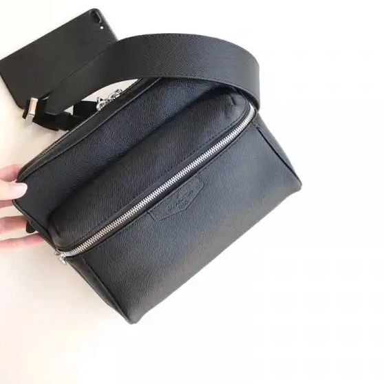 FS CHEAP Vuitton PM Louis OUTDOOR MESSENGER 0522